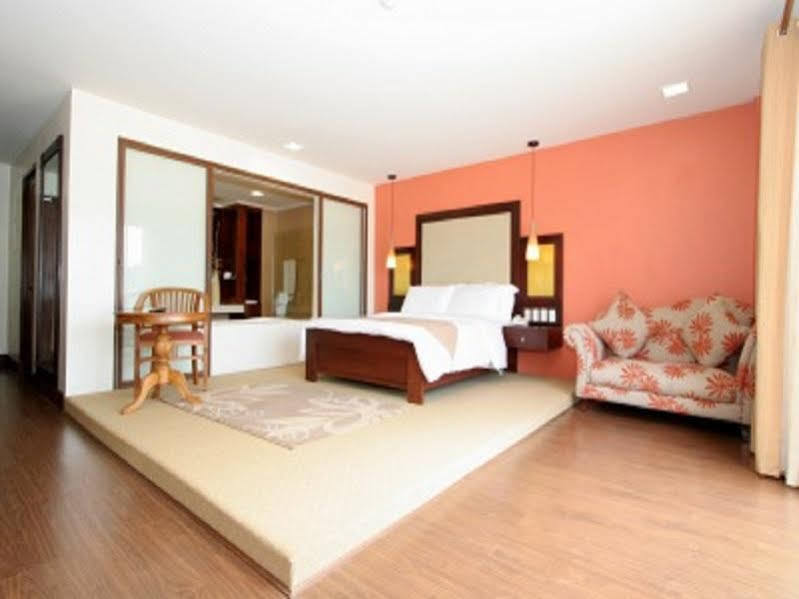 Coron Gateway Hotel & Suites Buitenkant foto